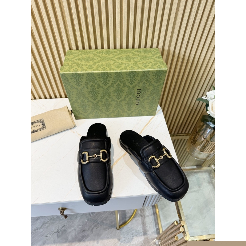 G*u*i slippers